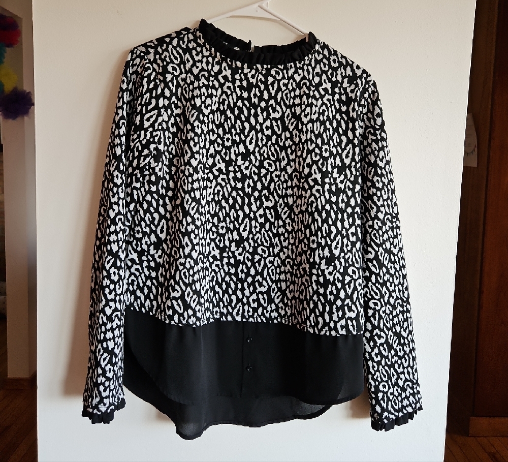 Black and White Leopard Print Women's Top